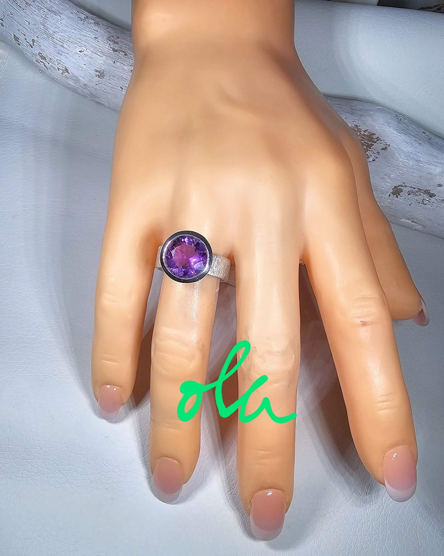 Handgefertigter Silberring mit Amethyst