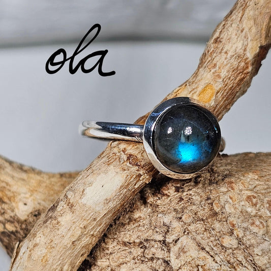 Kleiner Labradorit Ring in 925 Silber gefasst