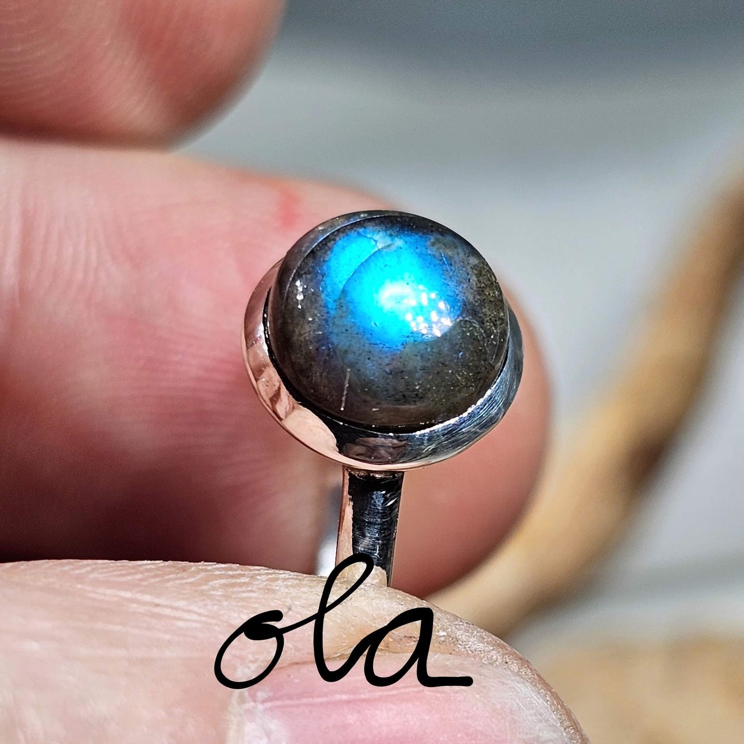 Kleiner Labradorit Ring in 925 Silber gefasst
