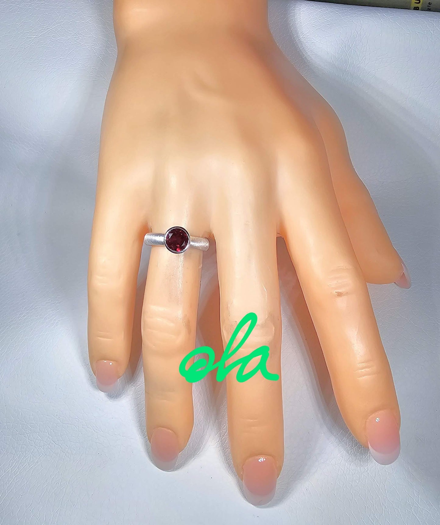 Ring mit Granat