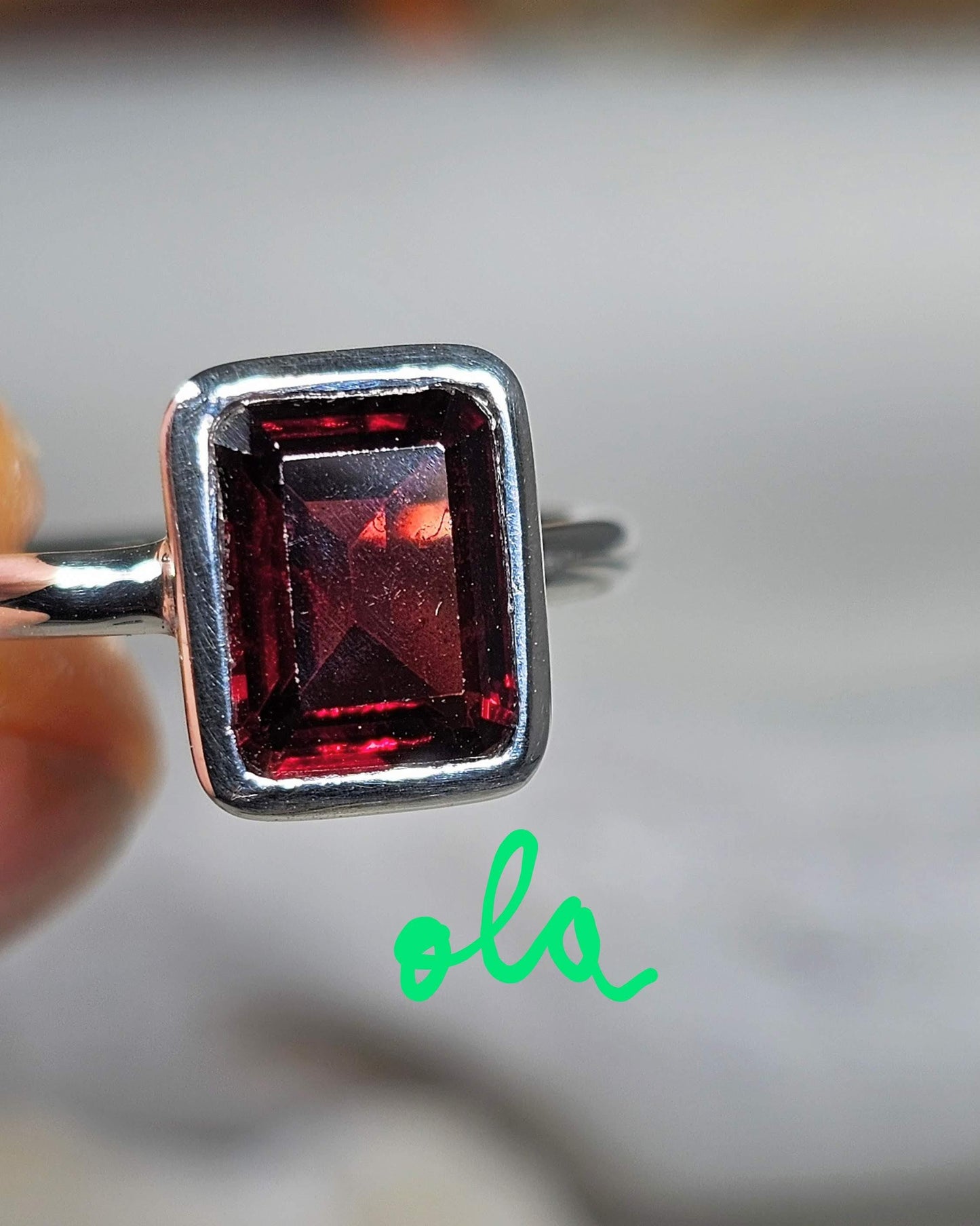 Ring mit Granat