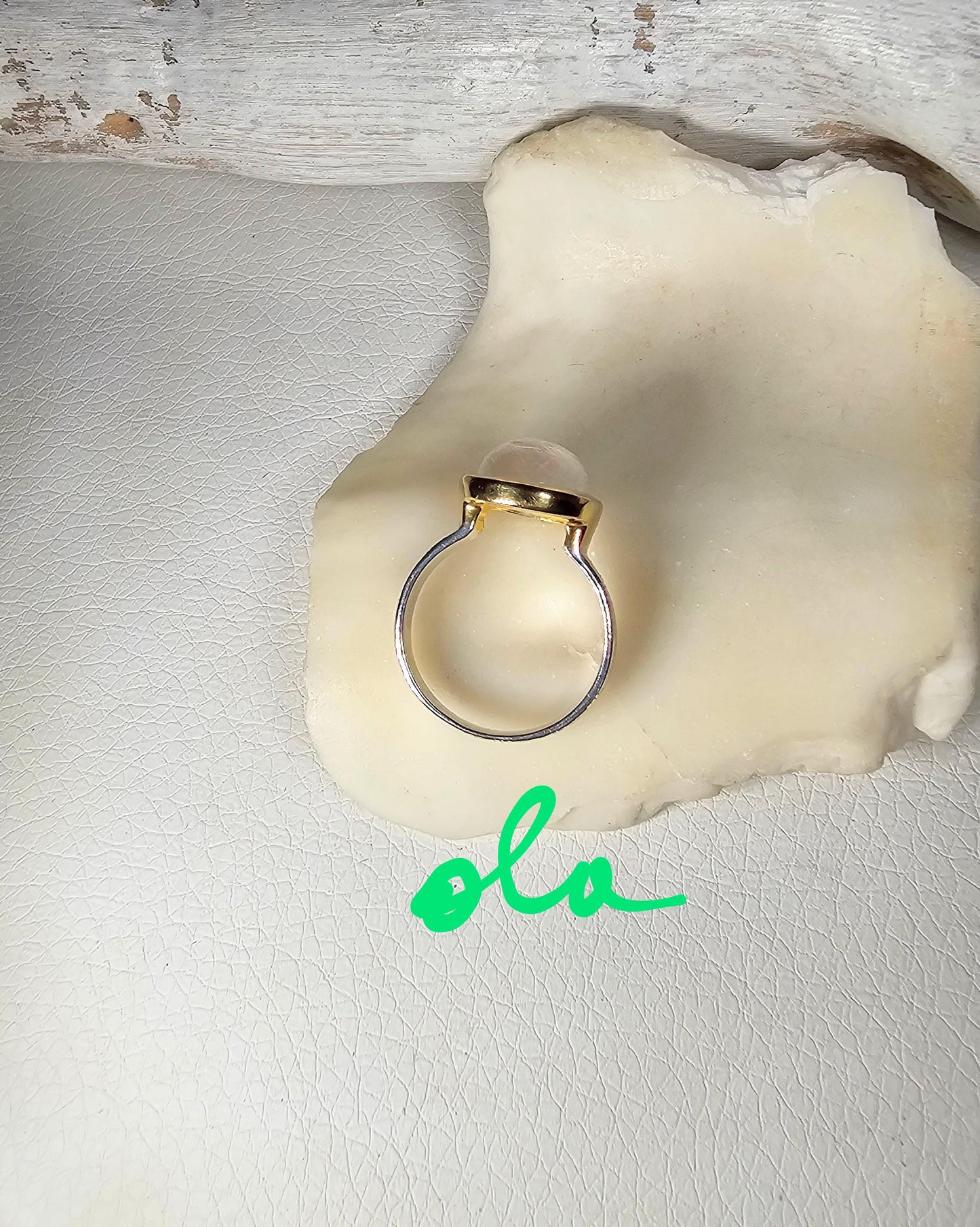 Handgefertigter Silberring mit Mondstein