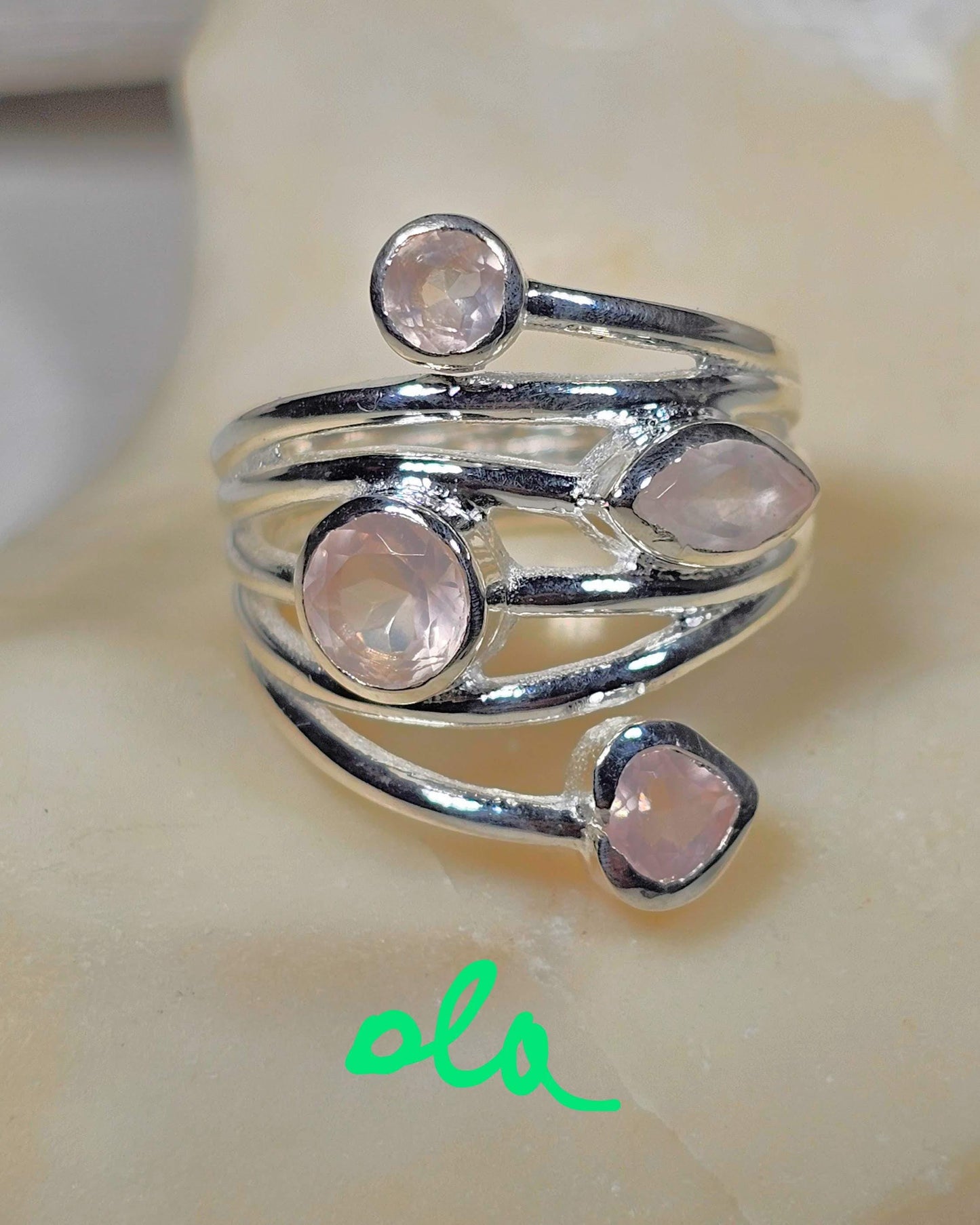 Handgefertigter Silberring mit Rosenquarz