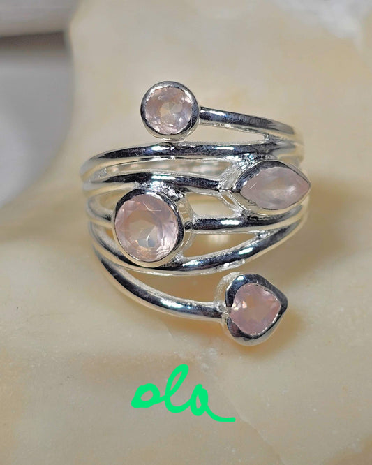 Handgefertigter Silberring mit Rosenquarz