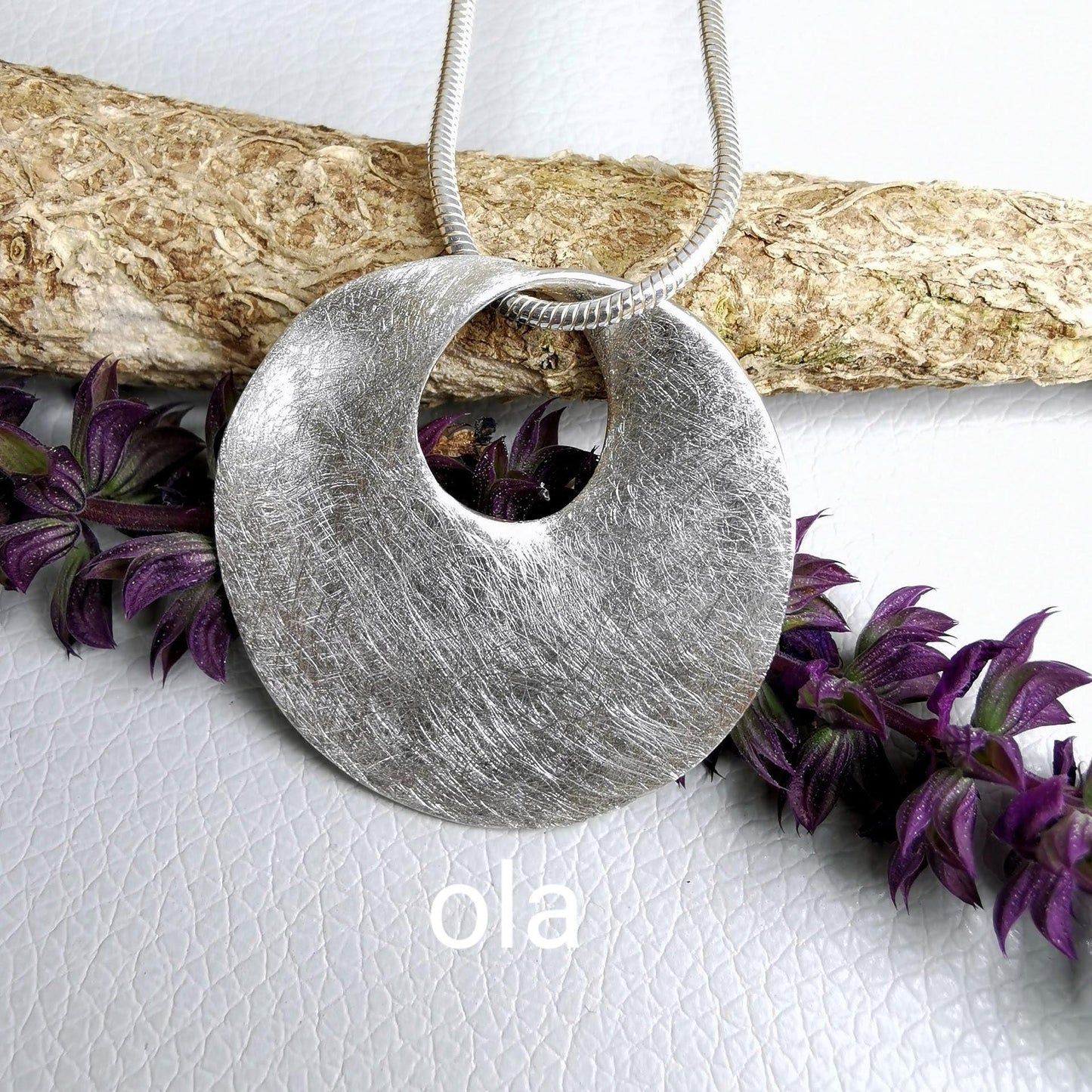 Anhänger aus mattierten Silber