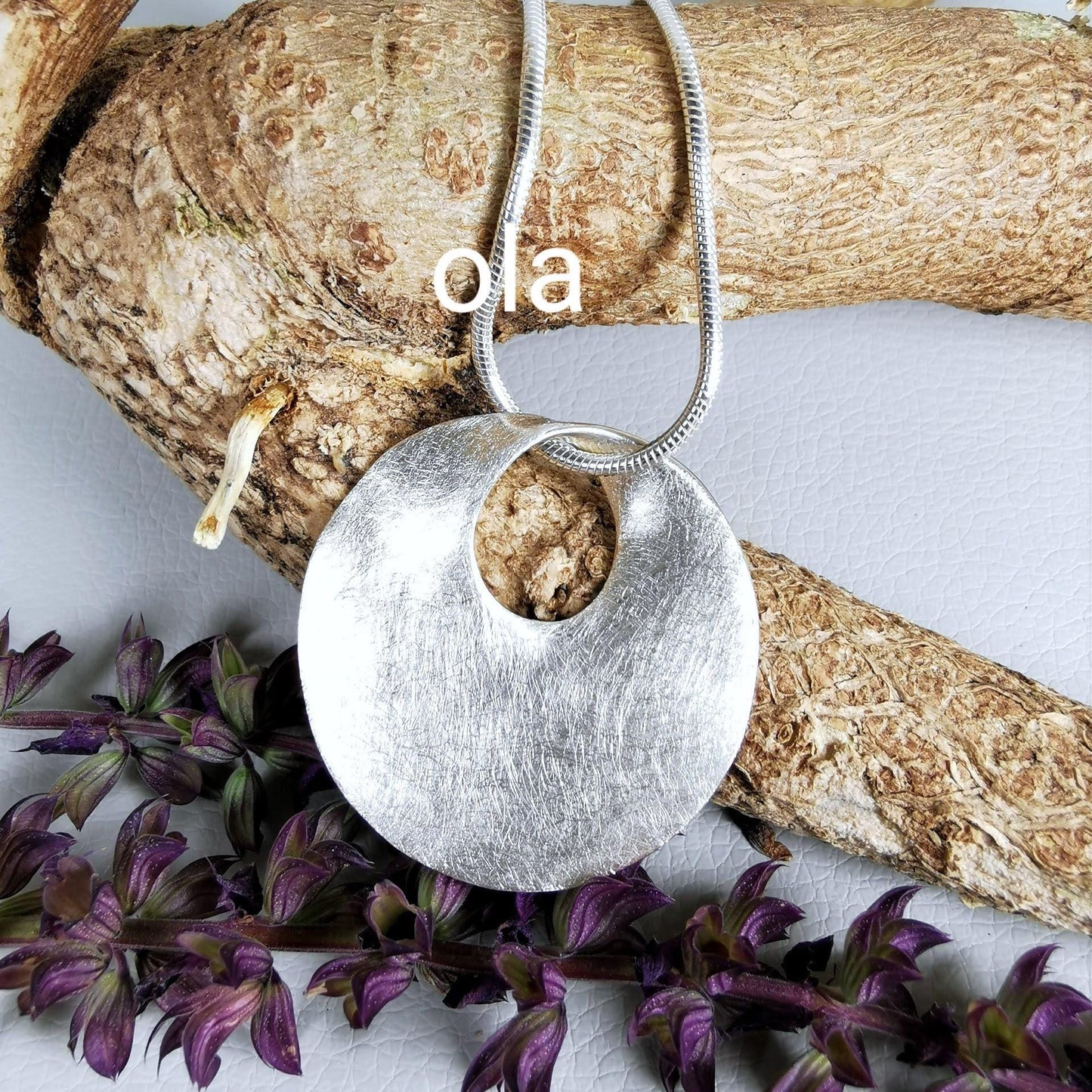 Anhänger aus mattierten Silber