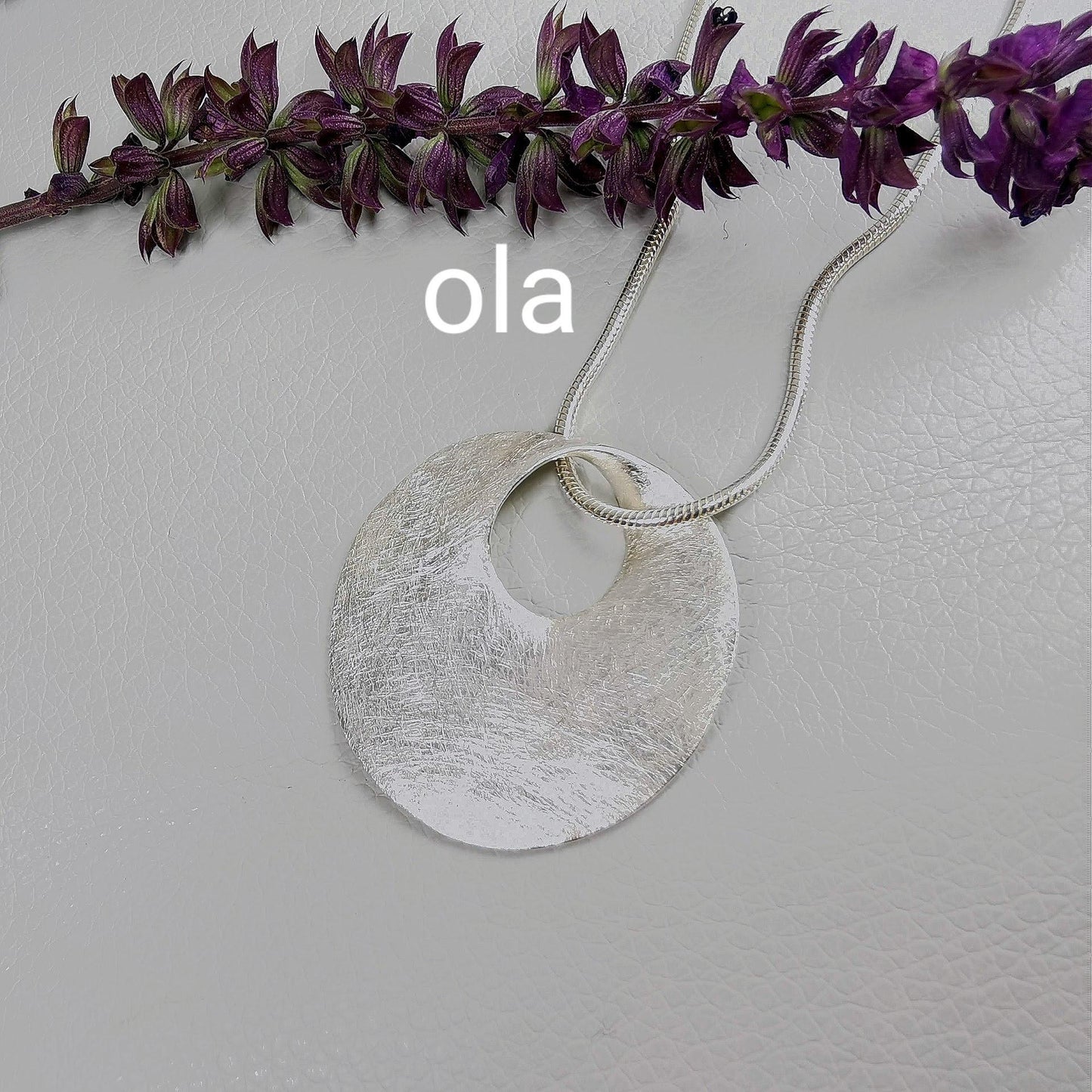 Anhänger aus mattierten Silber