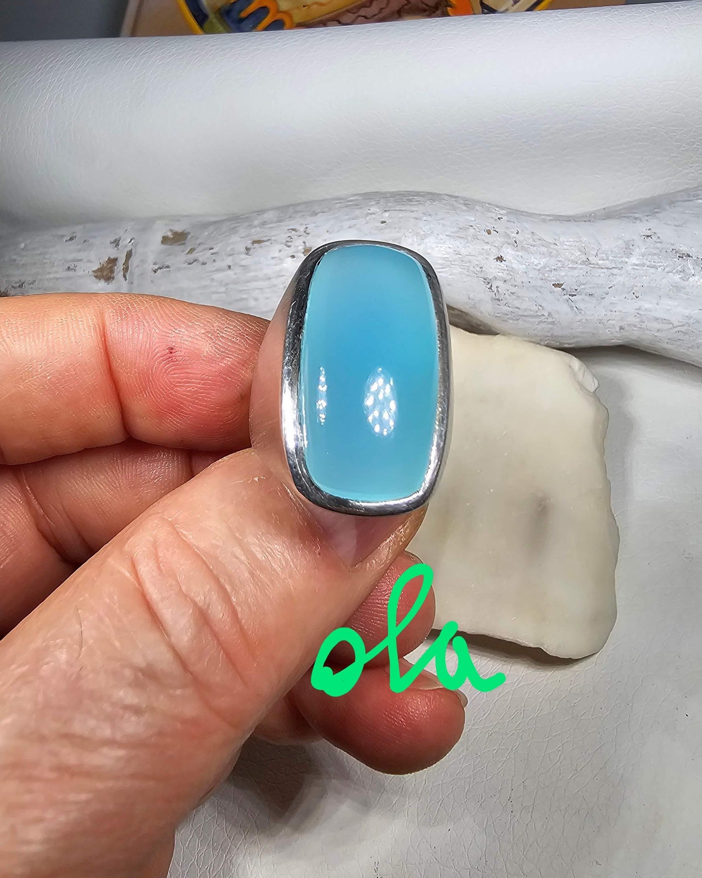 Ring mit Chalcedon in Silber gefasst