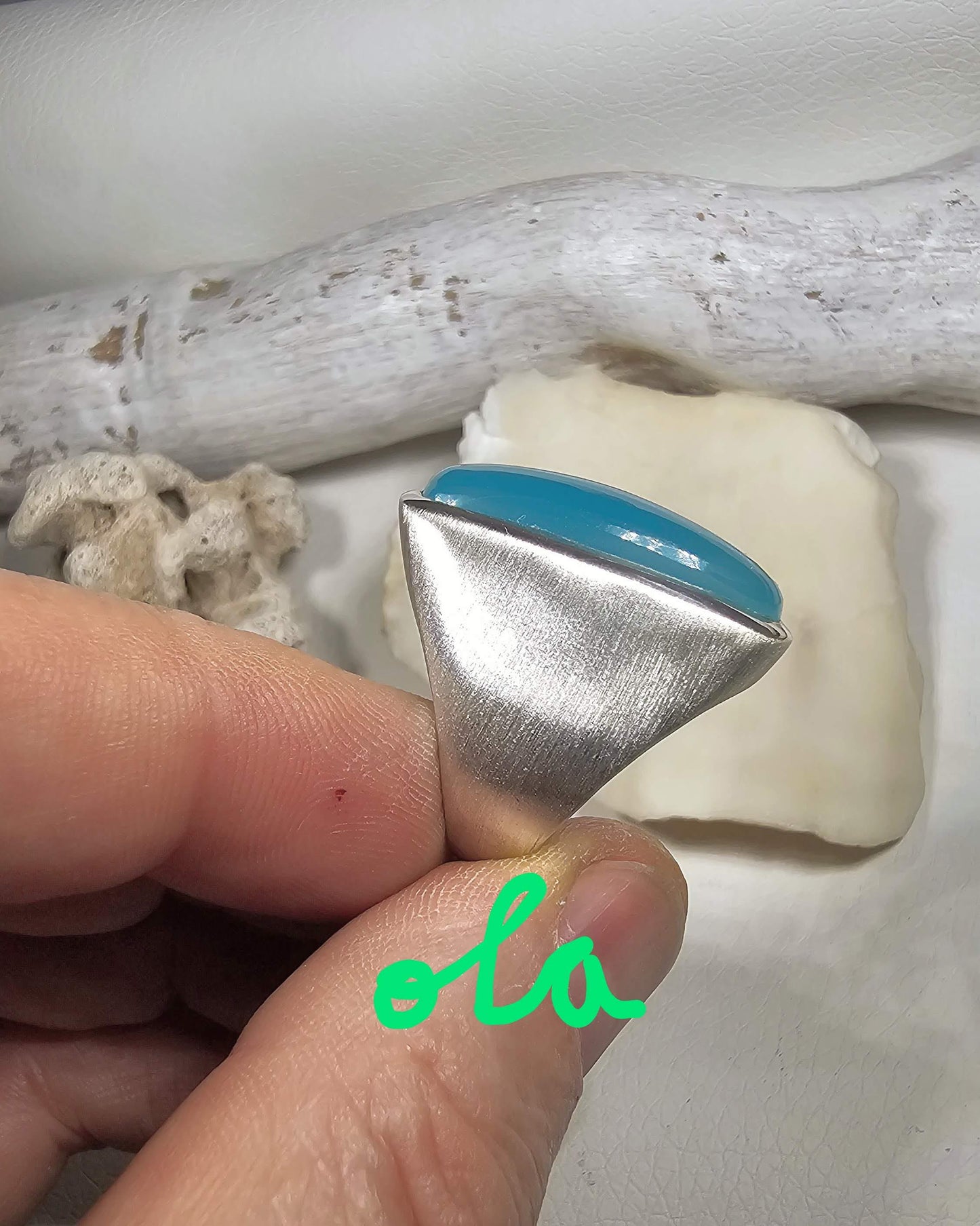 Ring mit Chalcedon in Silber gefasst
