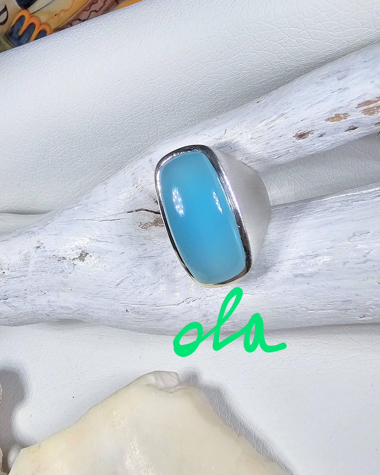 Ring mit Chalcedon in Silber gefasst