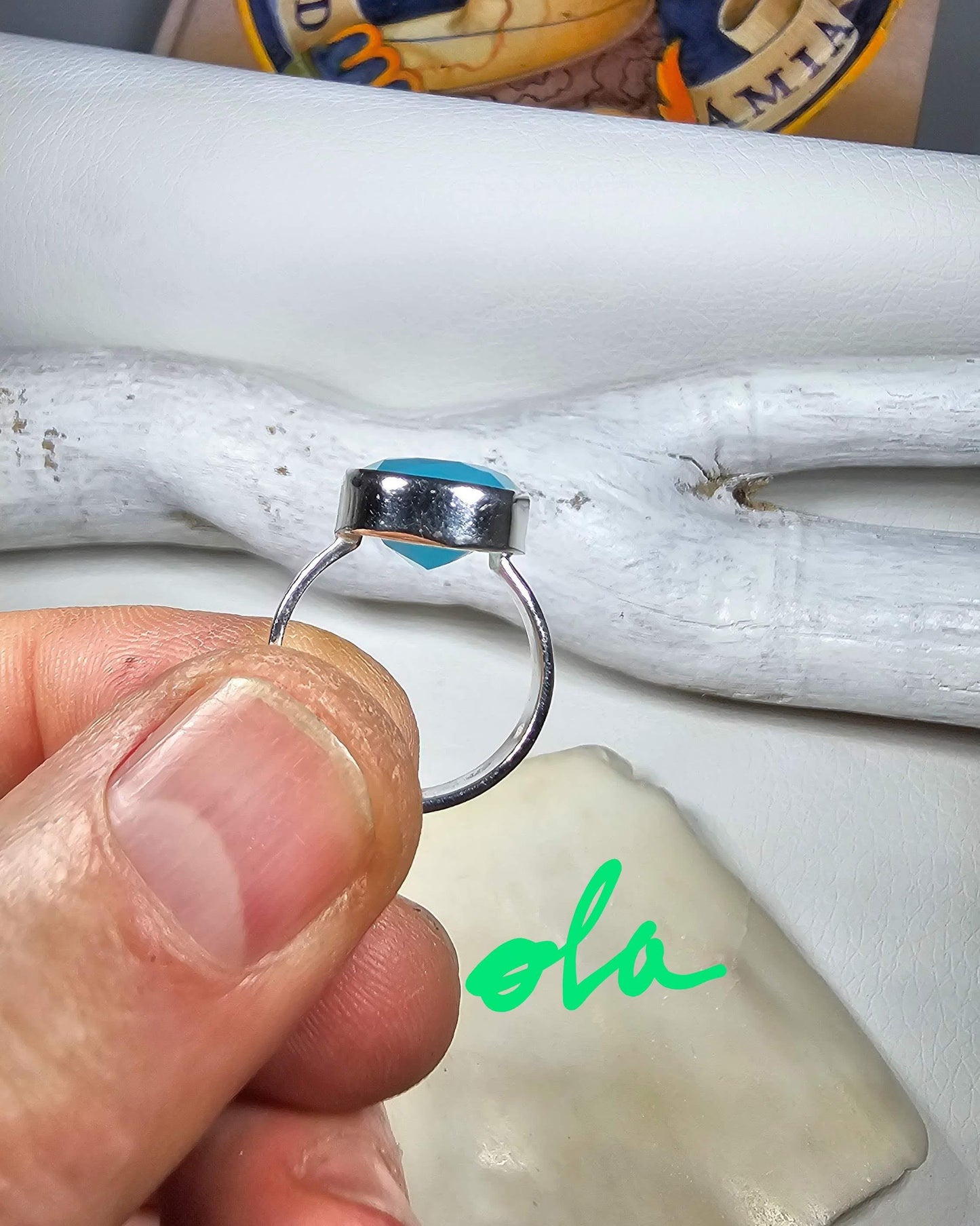 Ring mit Chalcedon in Silber gefasst