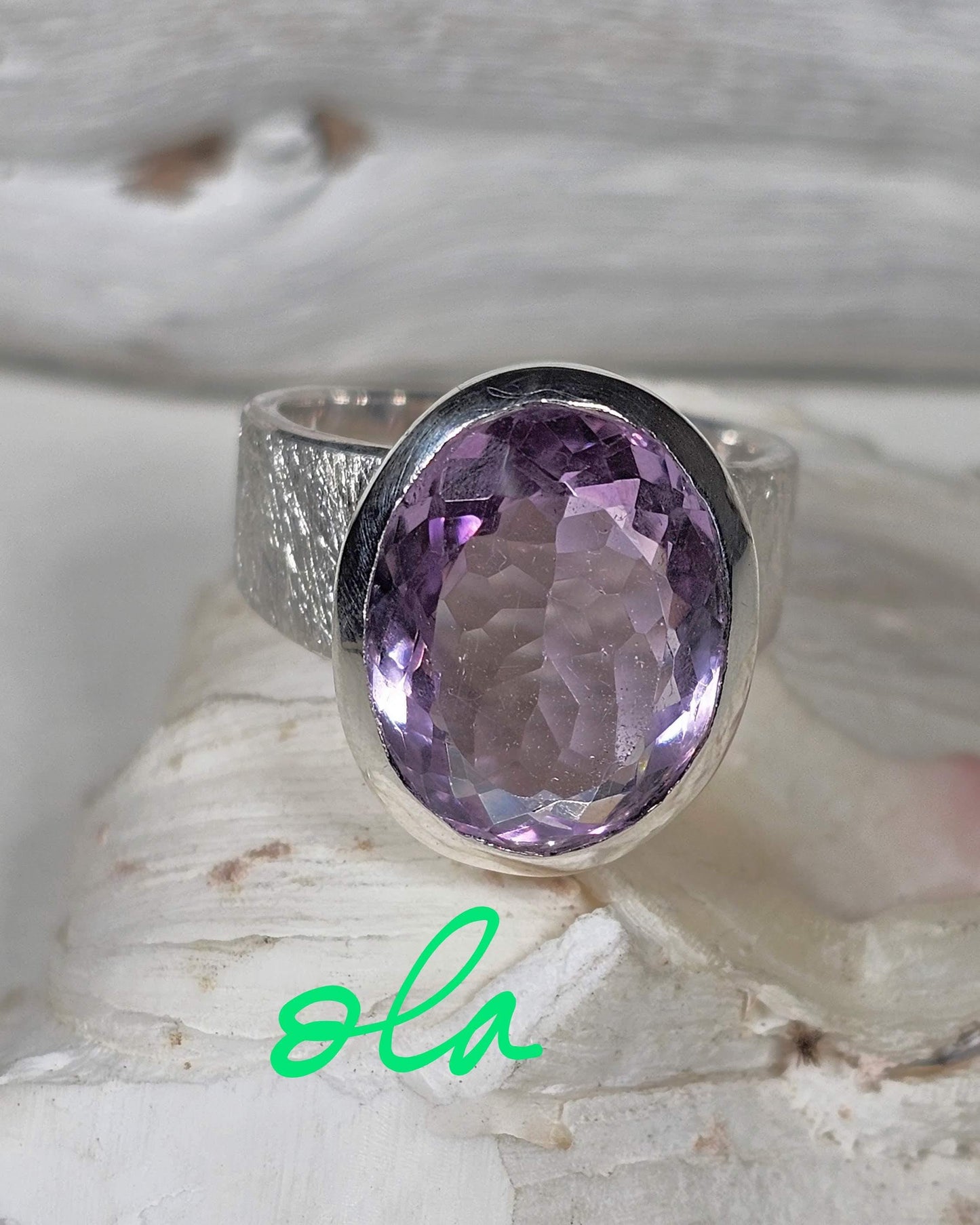 Handgefertigter Silberring mit Amethyst