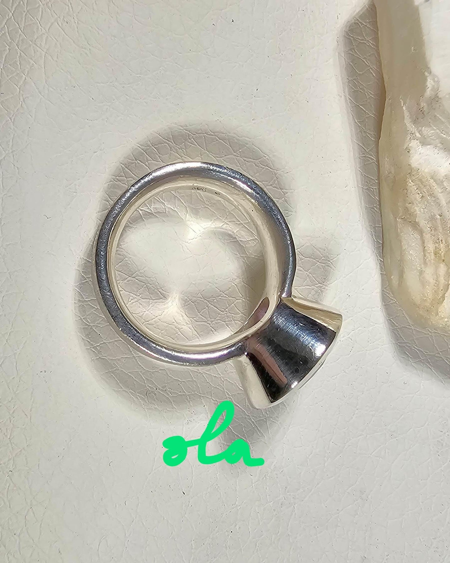 Handgefertigter Silberring mit Amethyst