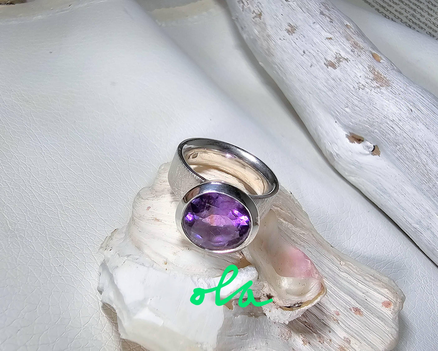 Handgefertigter Silberring mit Amethyst