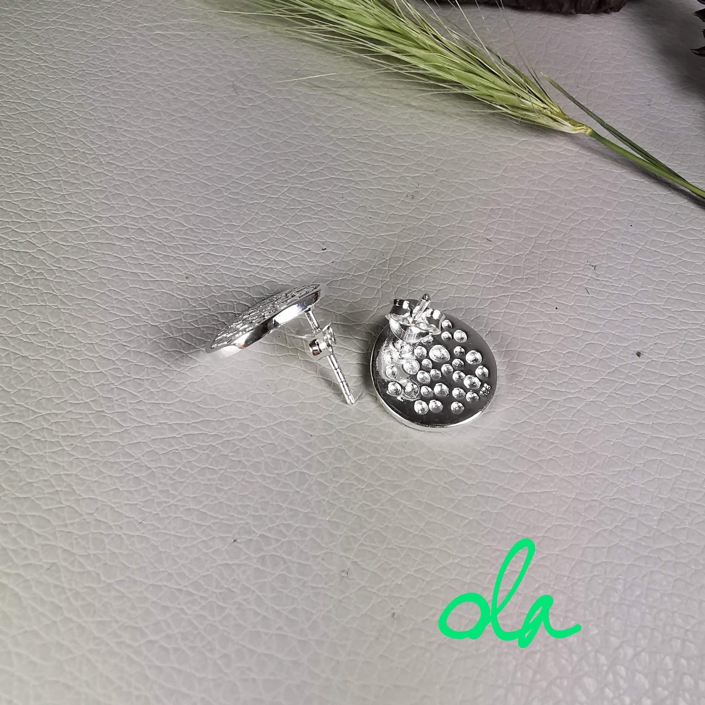 Ohrstecker aus 925 Silber rund mit Noppen