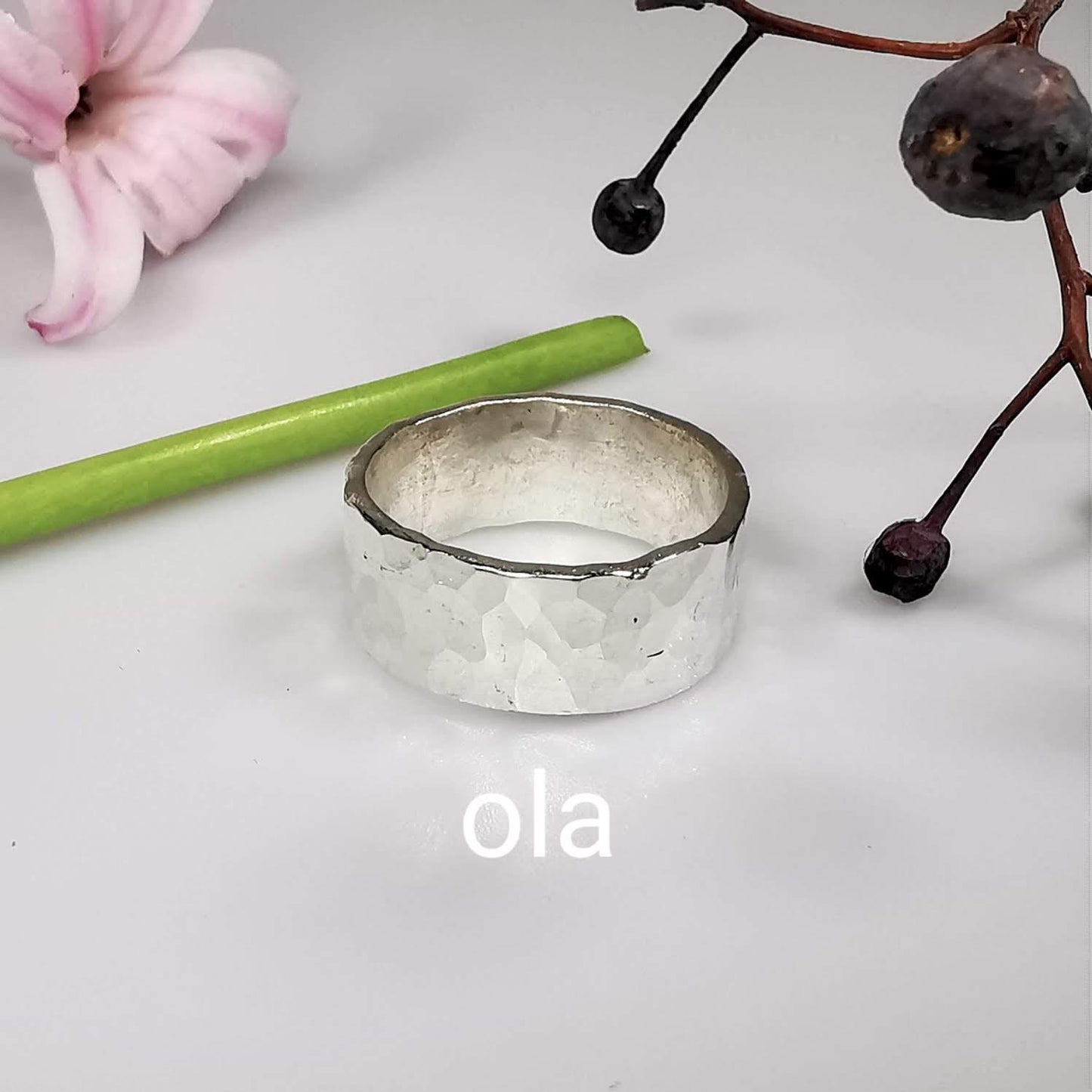Ring aus 925 Silber gehämmert