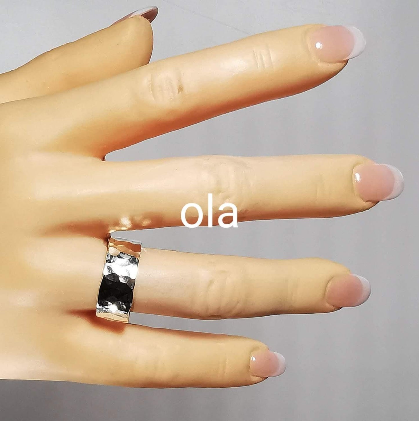 Ring aus 925 Silber gehämmert