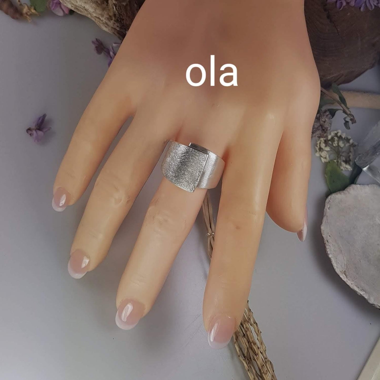 Ring aus 925 Silber mattiert ,massiv